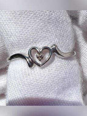 Solid 10K White Gold Open Heart Bypass Wave Ring Size 8
